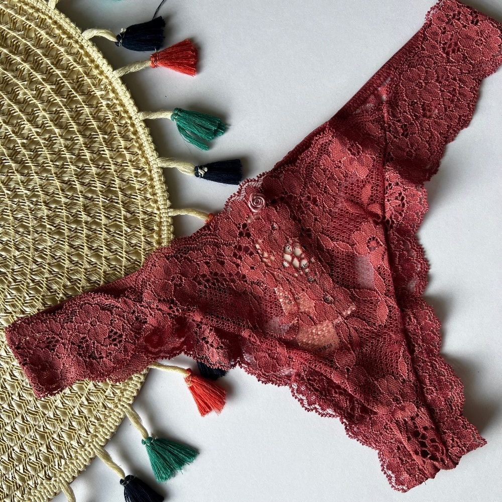 Victoria's Secret Dream Angels Lace Thong Panty Seductive Rose Small NEW - Picture 2 of 3